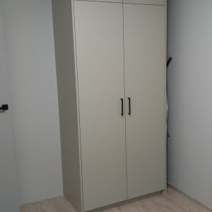 Dwusegmentowa szafa z szufladami